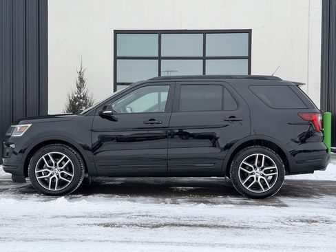 Used 2018 Ford Explorer Sport image 2