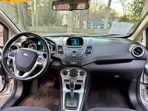 Used 2014 Ford Fiesta SE image 7