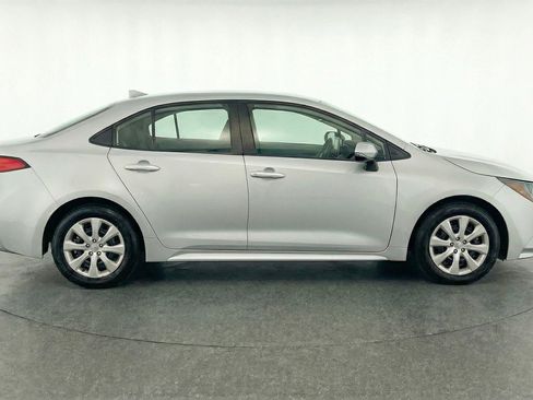 Used 2025 Toyota Corolla LE FWD image 11