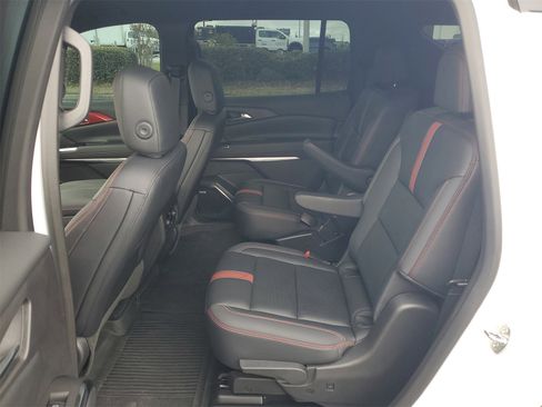 Used 2025 Chevrolet Traverse RS w/ LPO, Floor Liner Package image 12