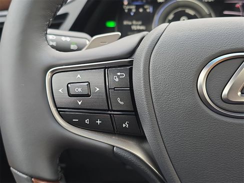 New 2025 Lexus ES 300h w/ Luxury Package image 17