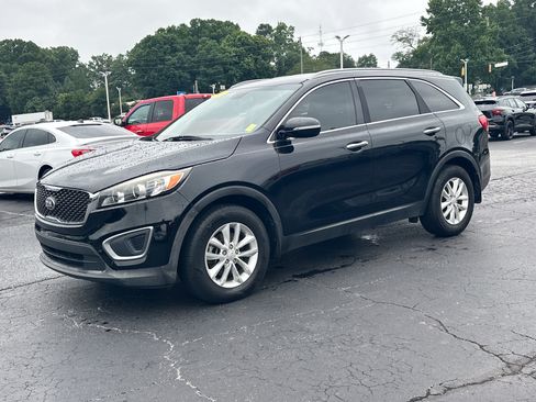 Used 2016 Kia Sorento FWD image 4