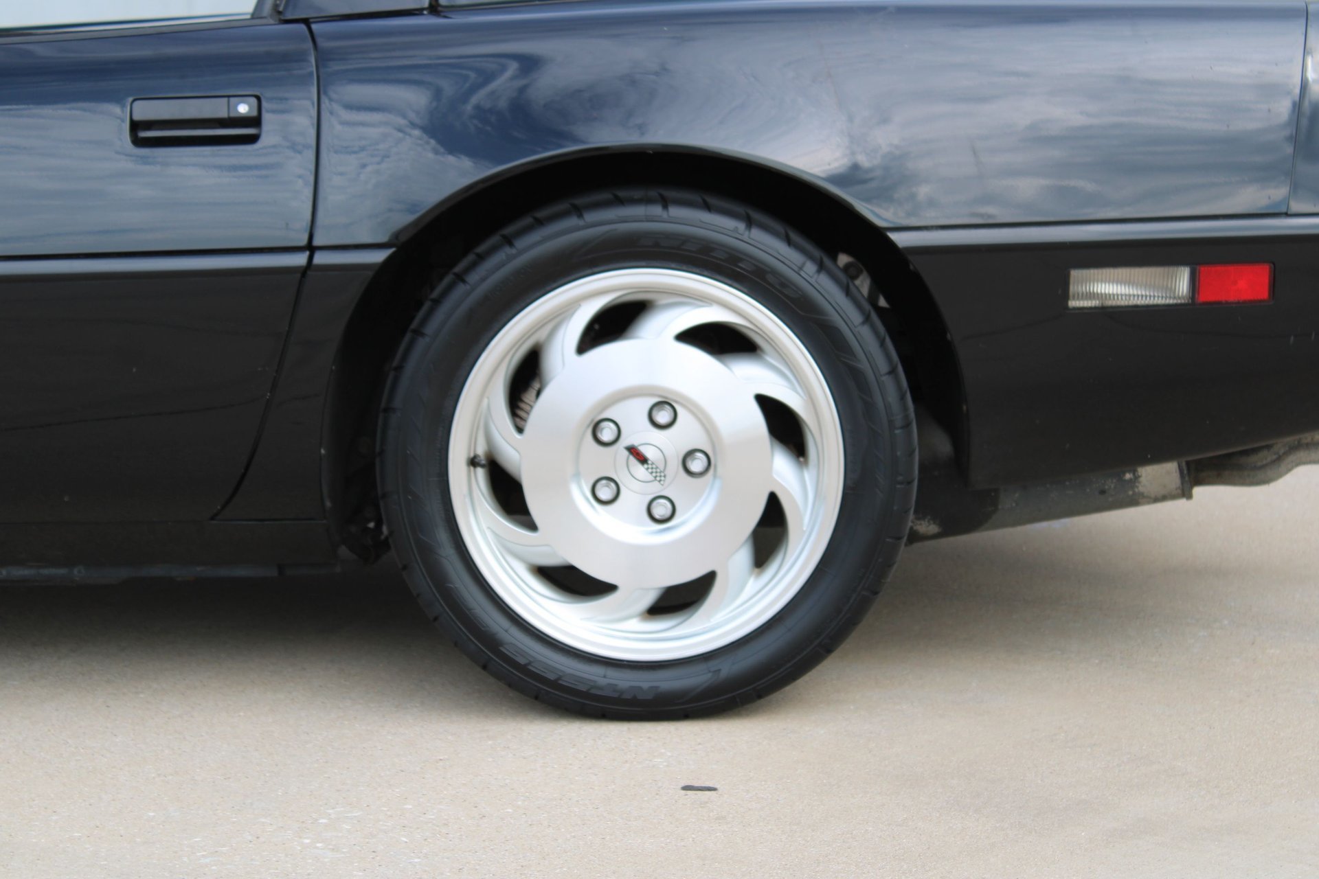 Used 1994 Chevrolet Corvette Coupe RWD image 30