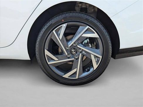 Used 2025 Hyundai Elantra SEL FWD image 9