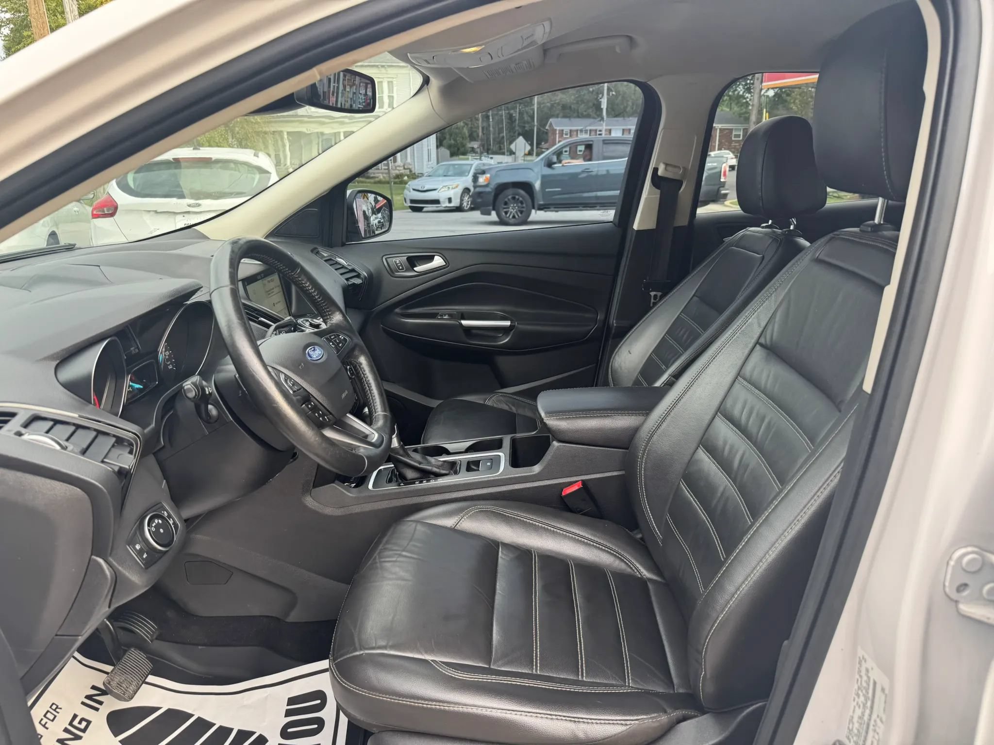 Used 2017 Ford Escape Titanium w/ Equipment Group 301A AWD/4WD image 20