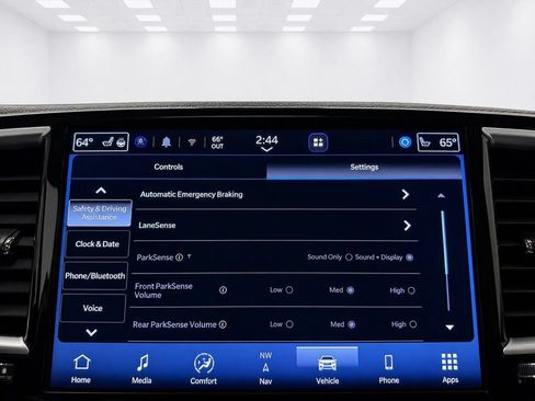 Used 2021 Chrysler Pacifica Limited w/ Uconnect Theater Family Group AWD/4WD image 42