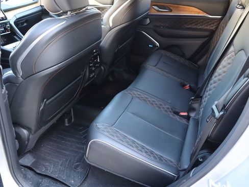 Used 2025 Jeep Grand Cherokee Summit AWD/4WD image 6