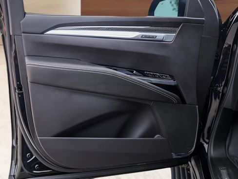 Certified 2025 Cadillac Escalade ESV V AWD/4WD image 24
