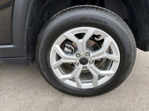 Used 2025 Jeep Compass Latitude w/ Sun & Sound Group image 38