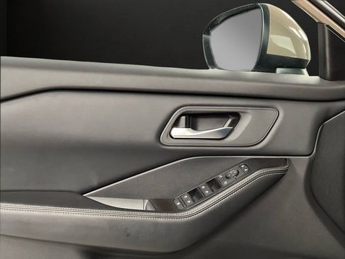 Used 2025 Nissan Rogue SV image 36