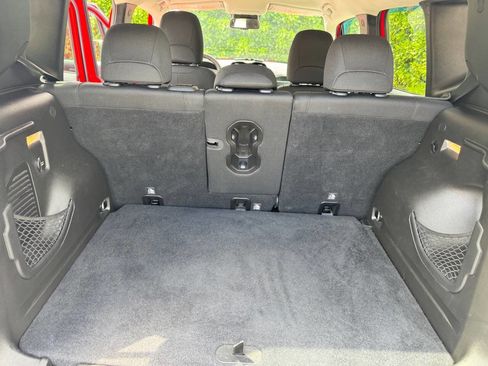 Used 2017 Jeep Renegade Latitude w/ Popular Equipment Group image 15