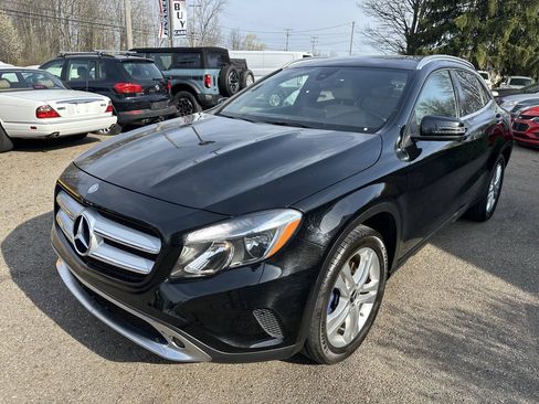 Used 2017 Mercedes-Benz GLA 250 4MATIC image 2