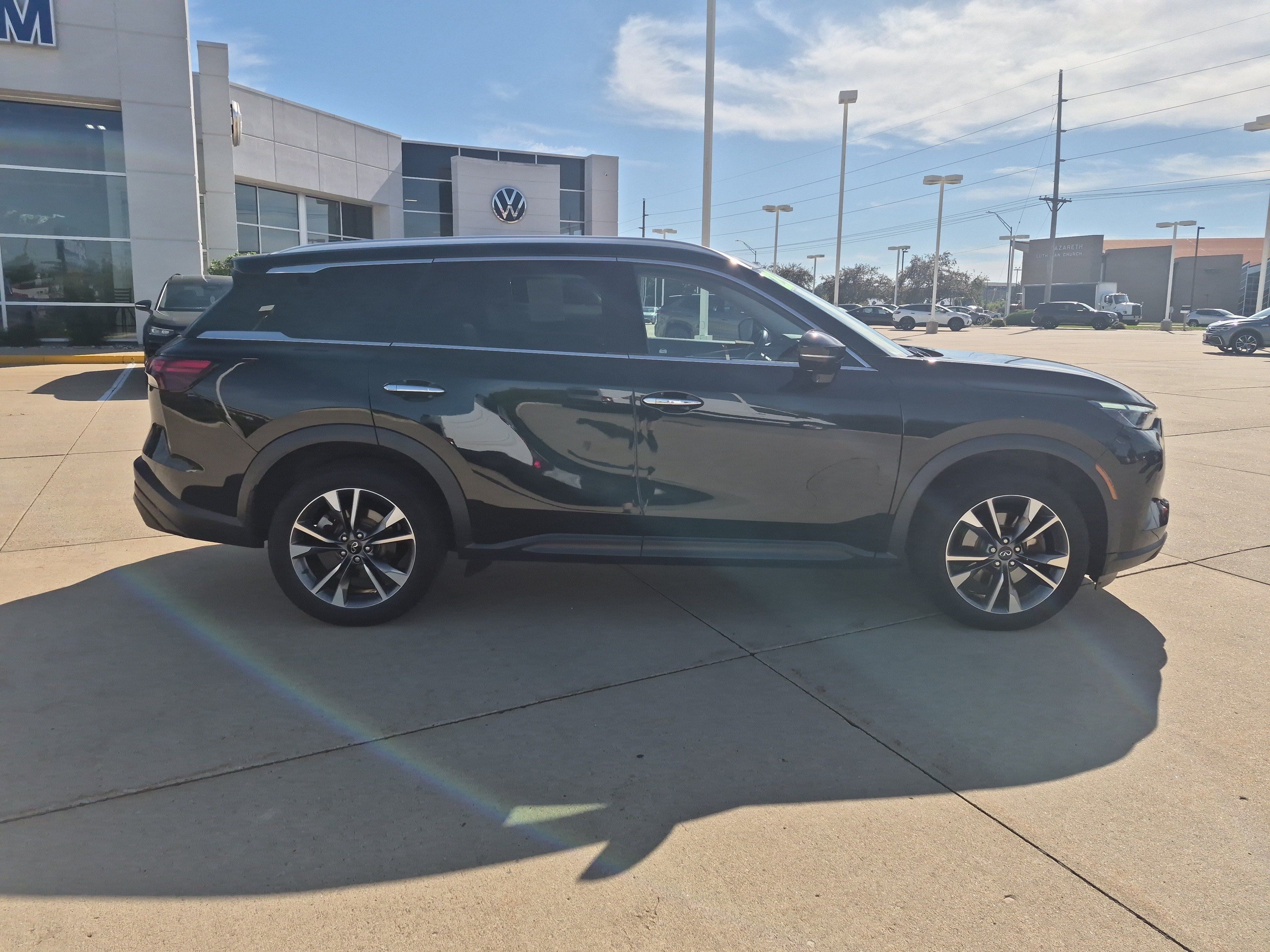 Used 2023 INFINITI QX60 Luxe AWD/4WD image 3