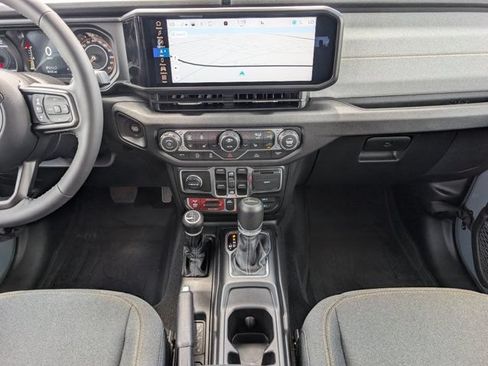 Used 2025 Jeep Gladiator Sport AWD/4WD image 7