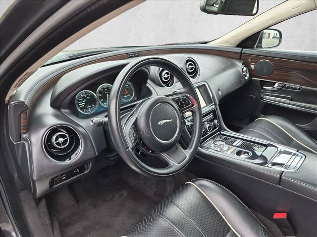 Used 2012 Jaguar XJ L RWD image 10