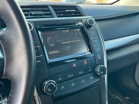 Used 2016 Toyota Camry SE w/ Moonroof Package FWD image 12