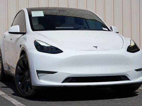 Used 2023 Tesla Model Y Performance AWD/4WD image 2