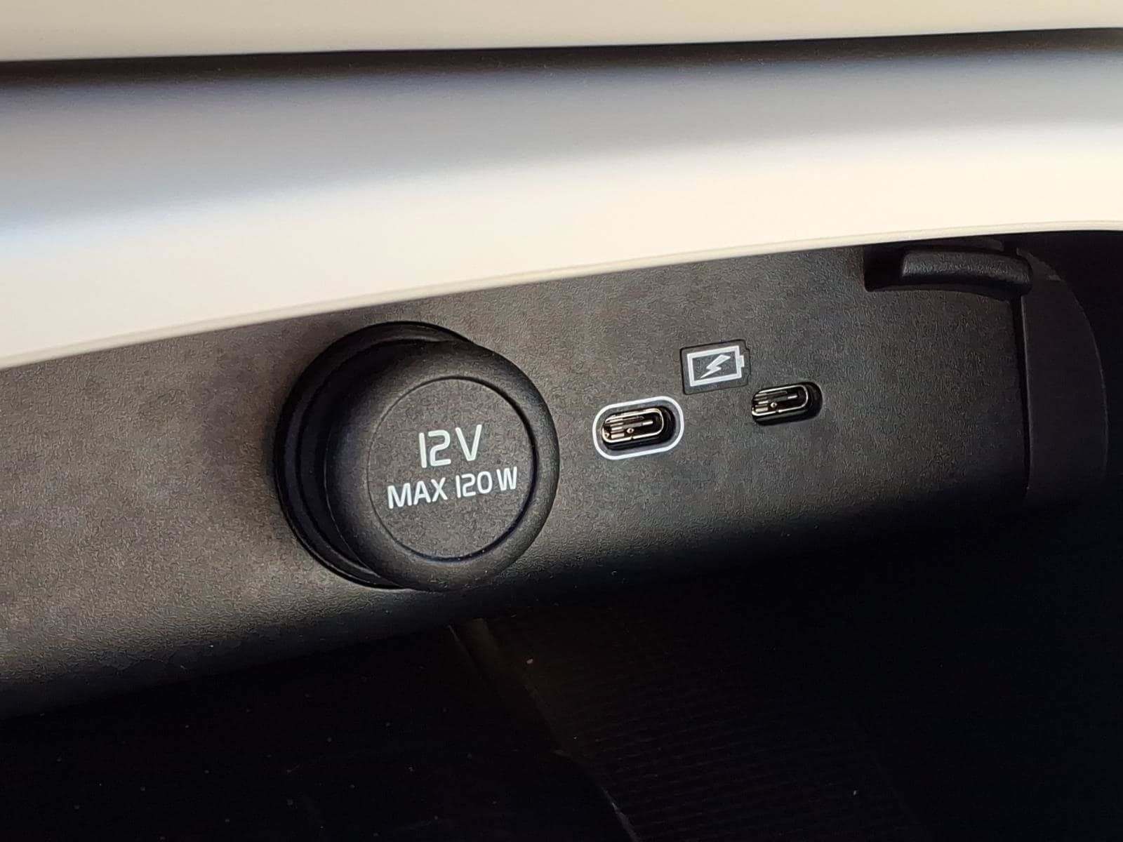 Used 2024 Volvo XC40 B5 Plus AWD/4WD image 26
