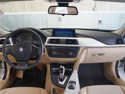 Used 2013 BMW 320i Sedan RWD image 16