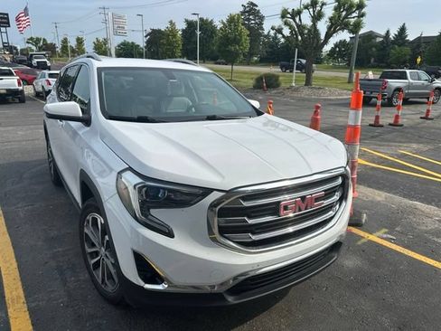 Used 2019 GMC Terrain SLT w/ Preferred Package AWD/4WD image 2