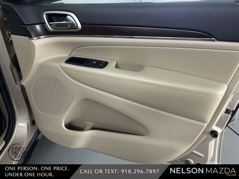 Used 2014 Jeep Grand Cherokee Limited w/ Luxury Group II image 45