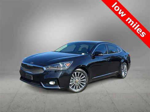 Used 2019 Kia Cadenza Premium image 1