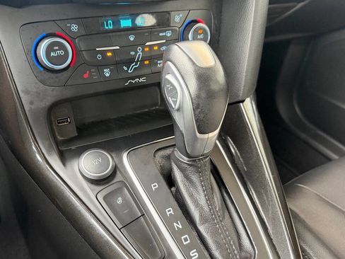 Used 2017 Ford Focus Titanium w/ Titanium Technology Package FWD image 17