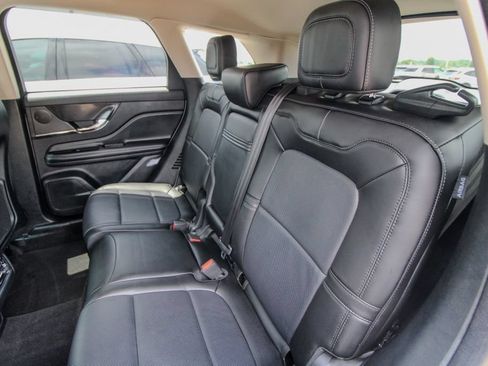 Used 2024 Lincoln Corsair Reserve w/ Towing Package AWD/4WD image 9