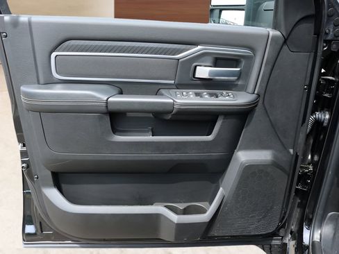 Used 2025 RAM 2500 Big Horn AWD/4WD image 12