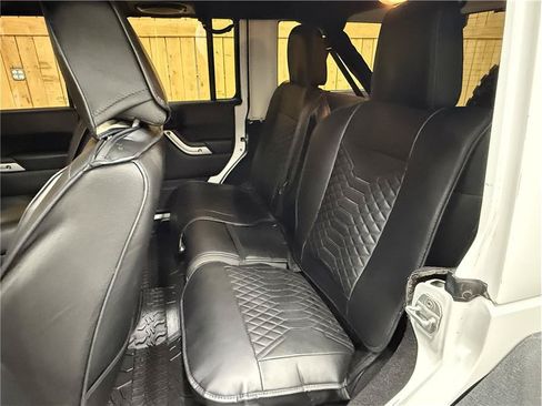 Used 2012 Jeep Wrangler Unlimited Sahara w/ Connectivity Group AWD/4WD image 11