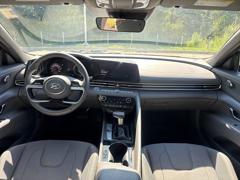 Used 2023 Hyundai Elantra SEL w/ Convenience Package FWD image 16