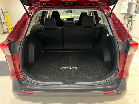 Used 2024 Toyota RAV4 LE AWD/4WD image 9