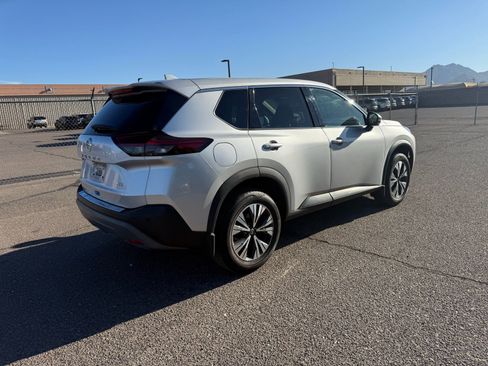 Certified 2021 Nissan Rogue SV image 5