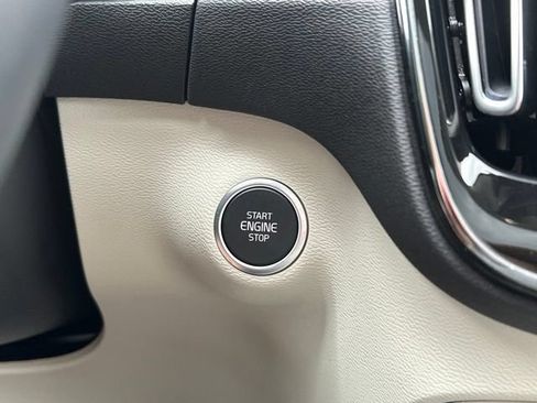 Certified 2026 Volvo XC40 B5 Plus AWD/4WD image 28
