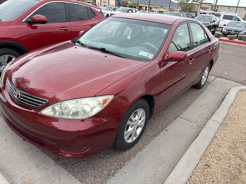 Used 2005 Toyota Camry LE image 1