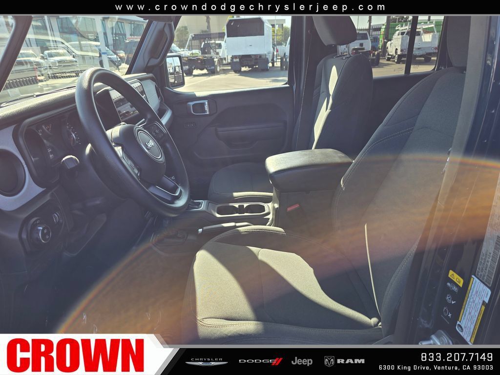 Used 2025 Jeep Gladiator Mojave AWD/4WD image 18