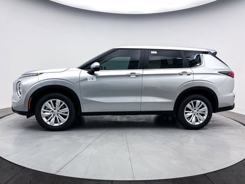 New 2025 Mitsubishi Outlander ES image 4