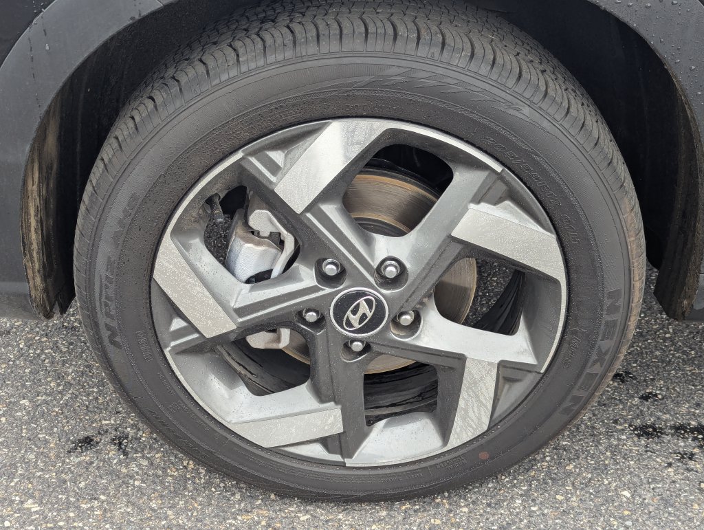 Used 2026 Hyundai Venue SEL FWD image 14