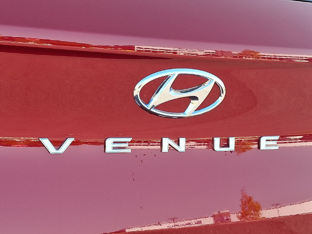 Used 2025 Hyundai Venue Limited FWD image 29