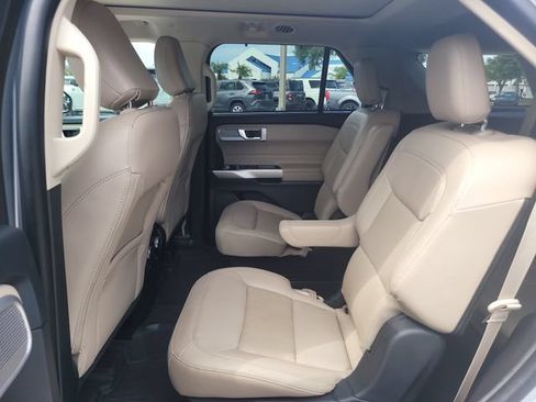 Used 2022 Ford Explorer Limited w/ Hybrid Equipment Group 310A AWD/4WD image 15