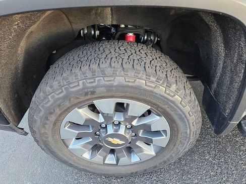 Used 2024 Chevrolet Silverado 2500 Custom w/ Custom Value Package image 10