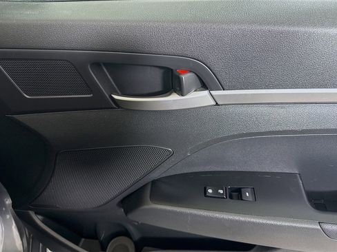 Used 2019 Hyundai Elantra SE w/ Cargo Package image 30