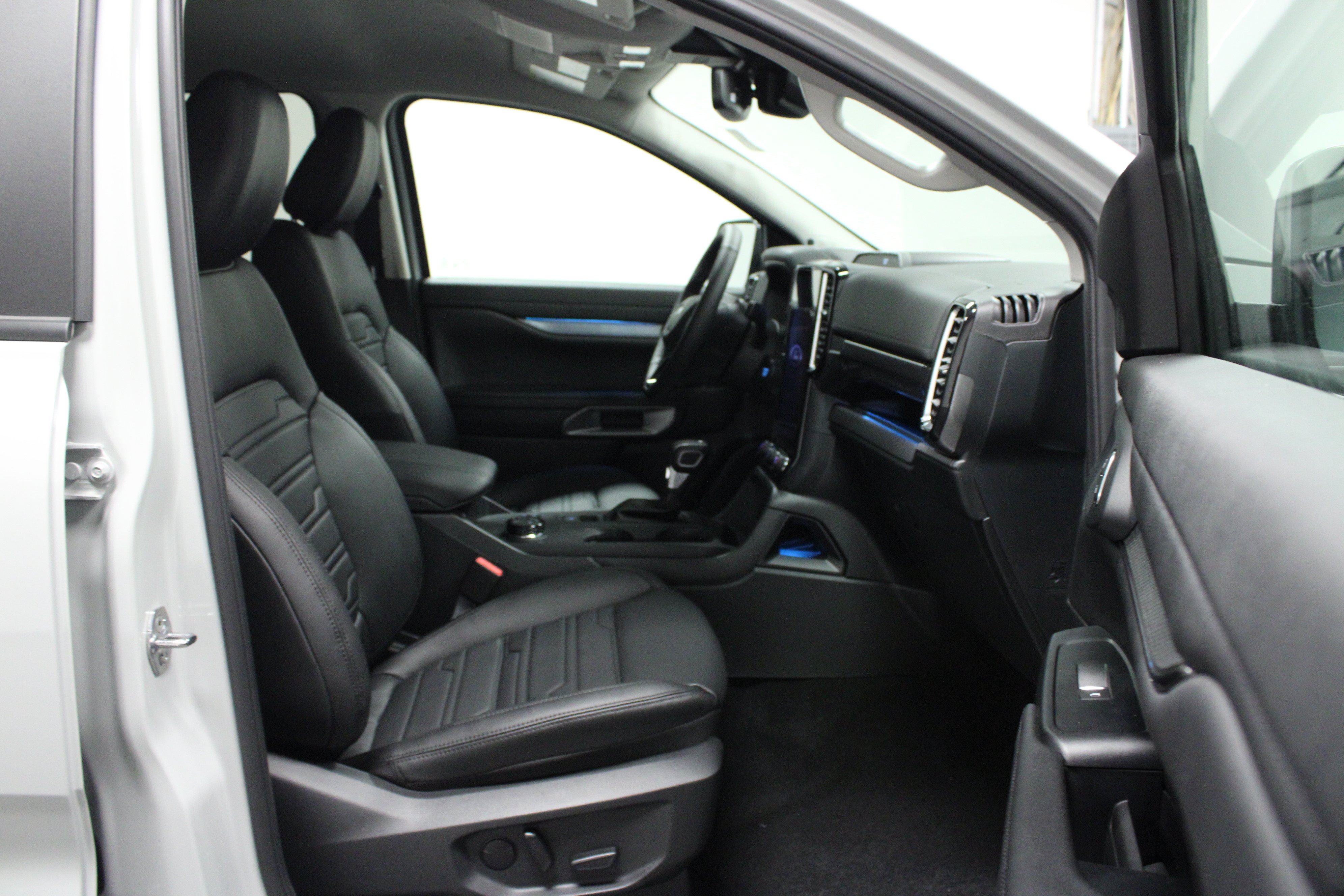 New 2026 Ford Ranger Lariat w/ Black Appearance Package AWD/4WD image 16