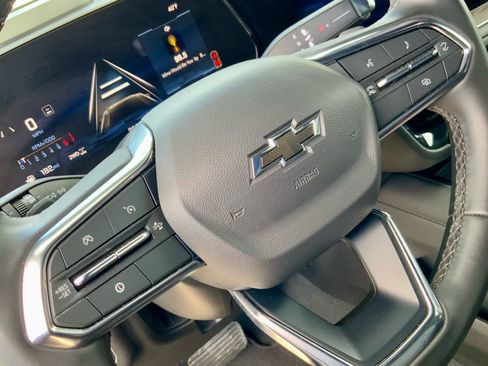 Used 2025 Chevrolet Suburban Z71 AWD/4WD image 38