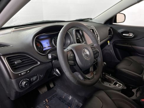 Used 2022 Jeep Cherokee Trailhawk w/ Premium Leather Package image 9