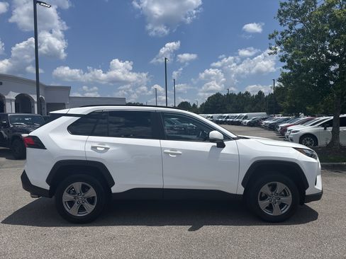 Used 2024 Toyota RAV4 XLE AWD/4WD image 8