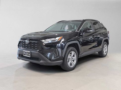 Used 2025 Toyota RAV4 XLE AWD/4WD image 7
