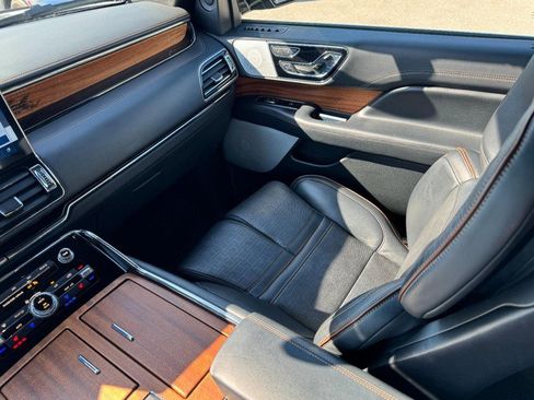 Used 2022 Lincoln Navigator Black Label image 11