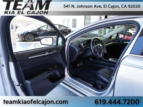 Used 2018 Ford Fusion Titanium FWD image 34
