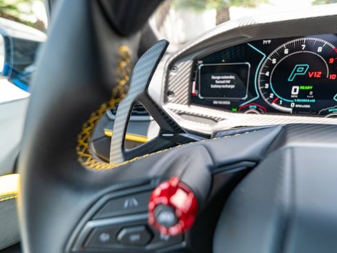 Used 2025 Lamborghini Revuelto AWD/4WD image 14